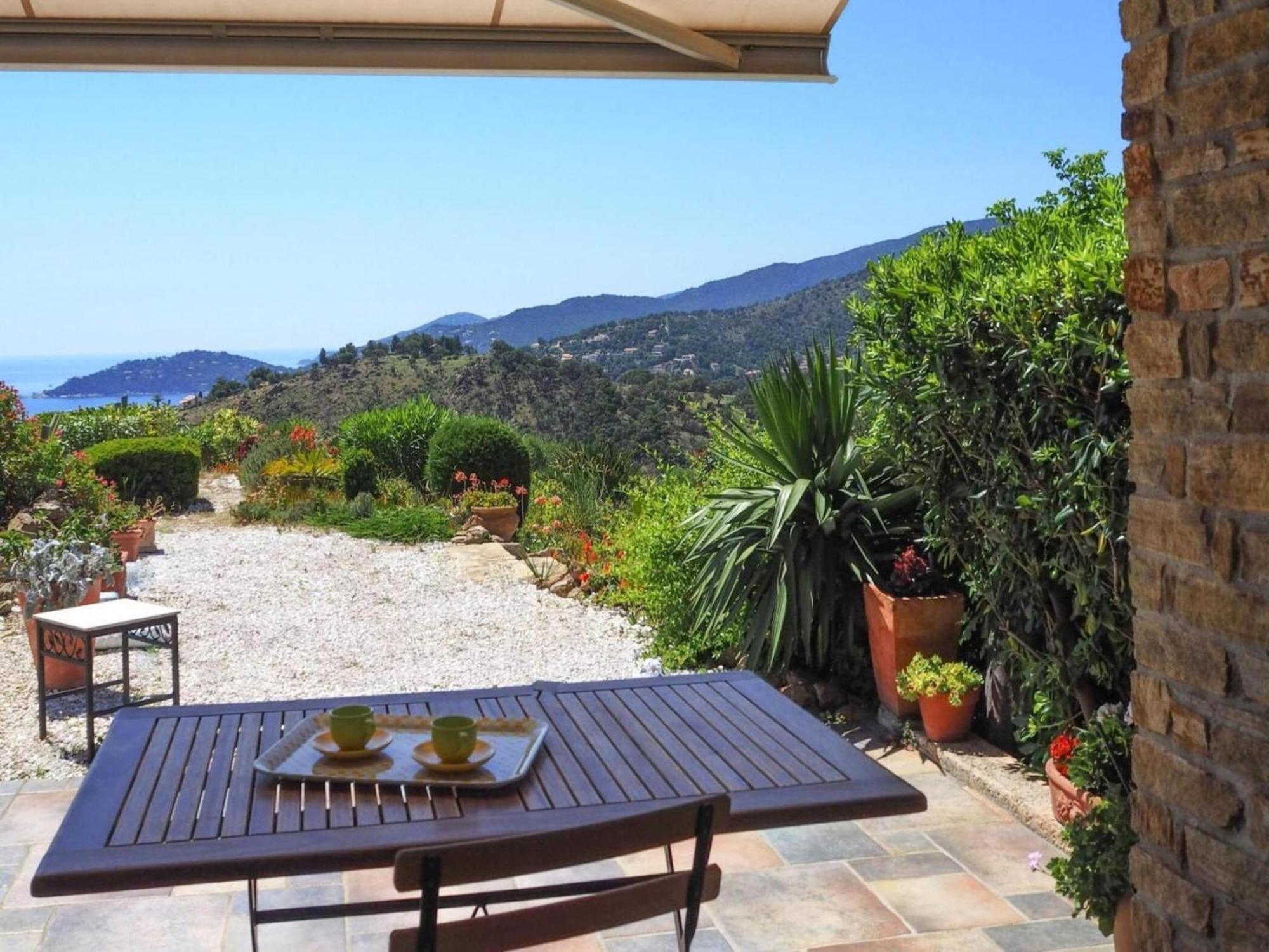Pretty Tiny House With Sea View, Le Lavandou Exterior foto
