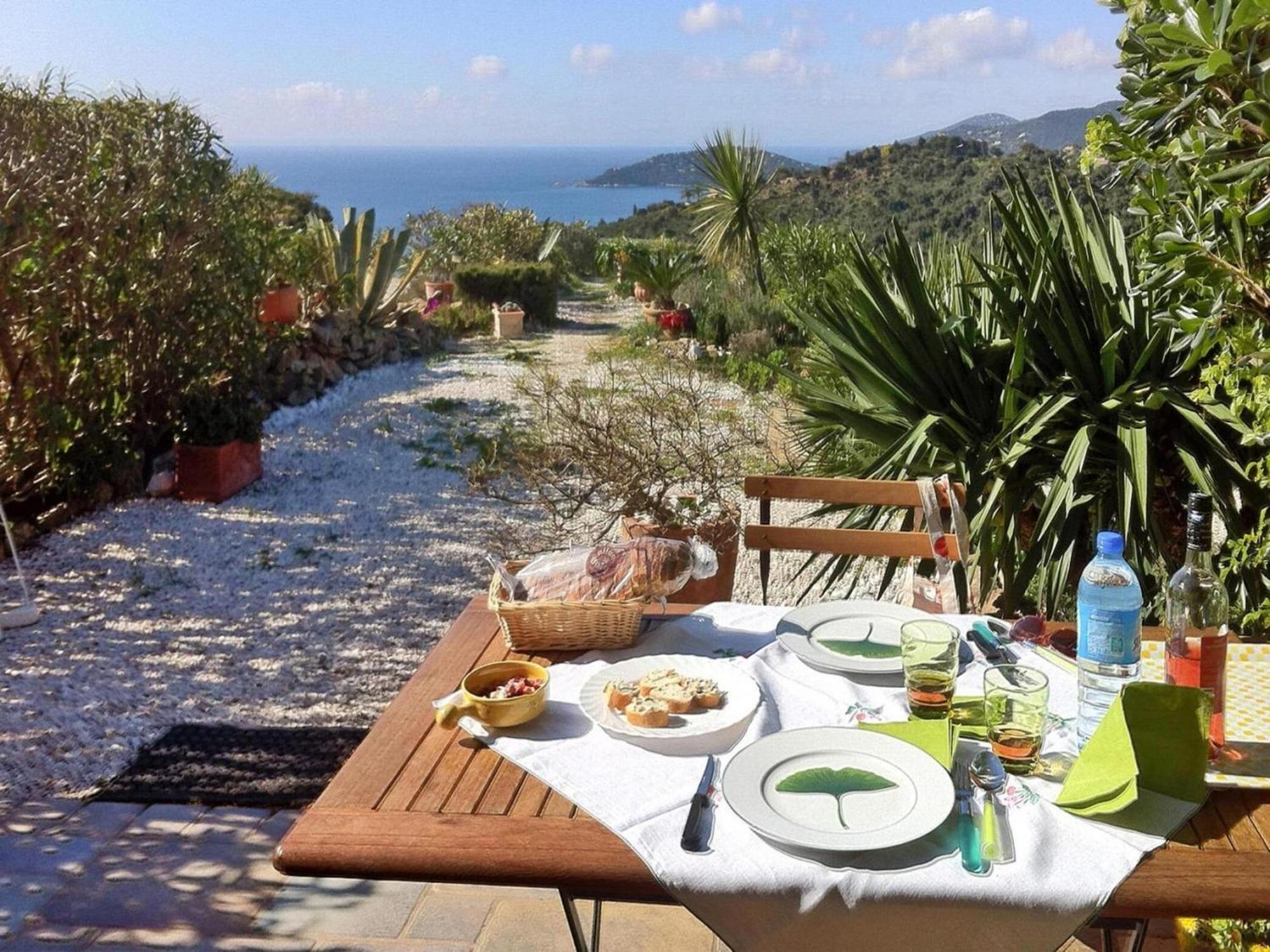 Pretty Tiny House With Sea View, Le Lavandou Exterior foto