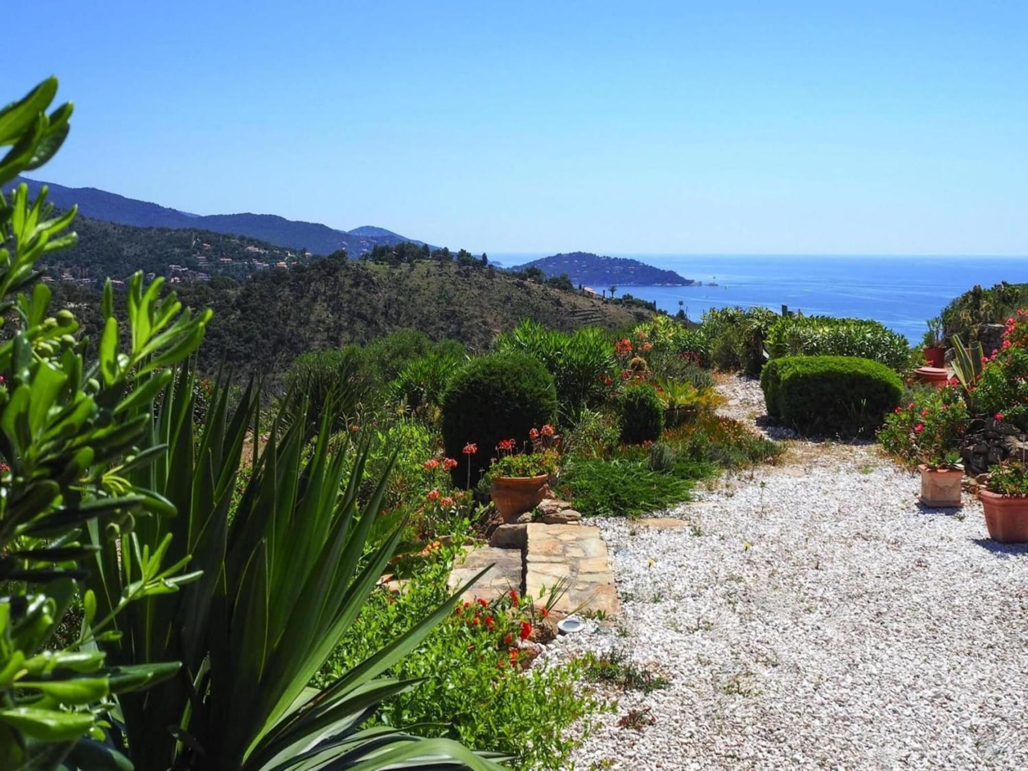 Pretty Tiny House With Sea View, Le Lavandou Exterior foto